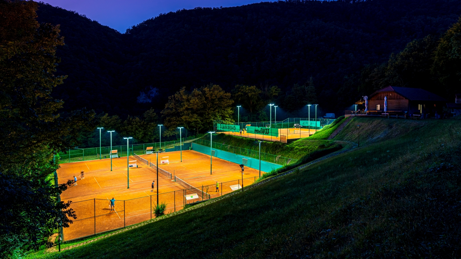 [reference] LED rasvjeta tenis terena